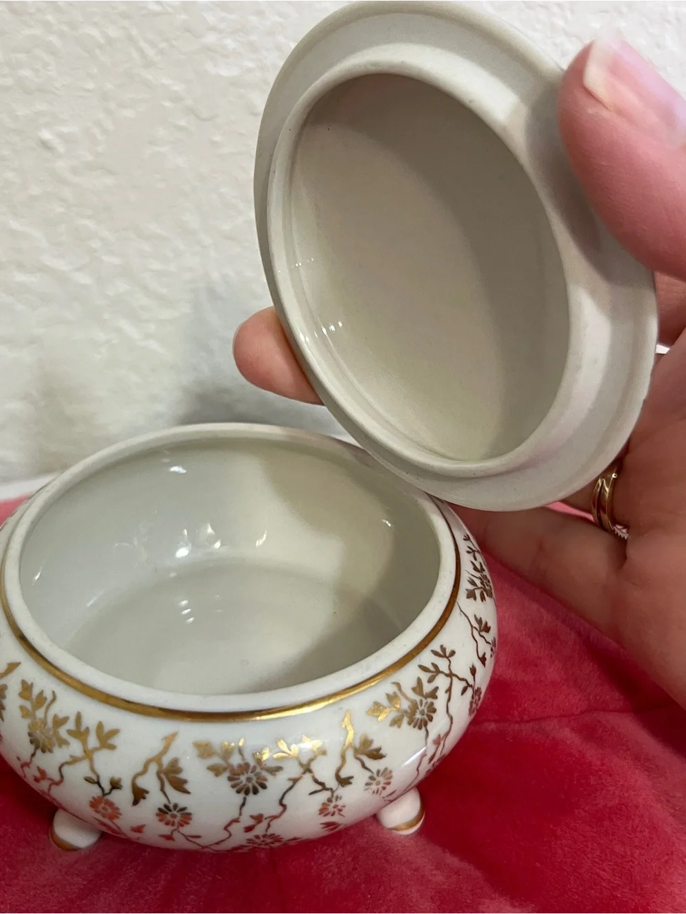 Vintage Kerafina Porzellan Bavaria Germany Cream Flowers Porcelain Pot w/Feet